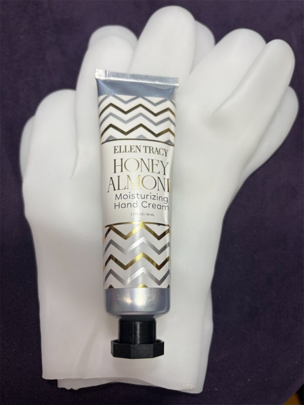 ELLEN TRACY INTENSE MOISTURIZER FOR HANDS WITH SILICONE GLOVES